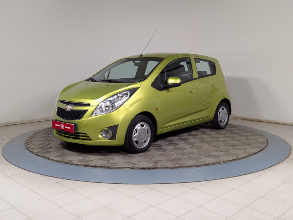 Chevrolet Spark 2011 Зеленый