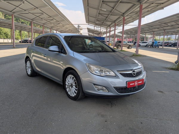 Opel Astra 2011 Серый