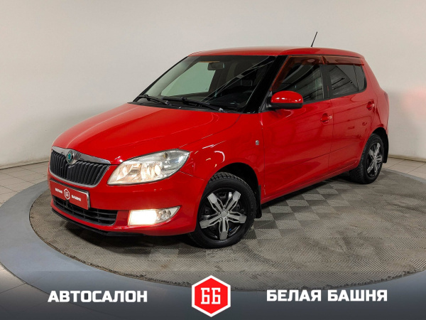 Skoda Fabia 2012 Красный