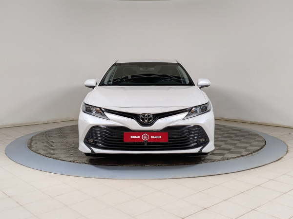 Toyota Camry 2020 Белый