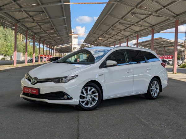 Toyota Auris 2016 Белый