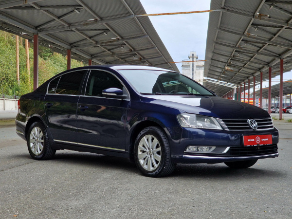 Volkswagen Passat 2012 Синий