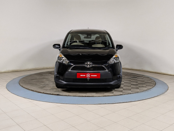Toyota Sienta 2018 Черный