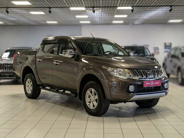 Mitsubishi L200 2016 Коричневый