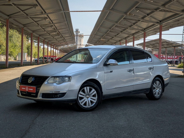 Volkswagen Passat 2006 Серый