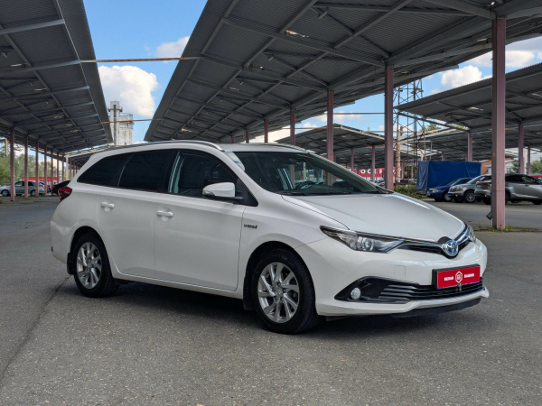 Toyota Auris 2016 Белый