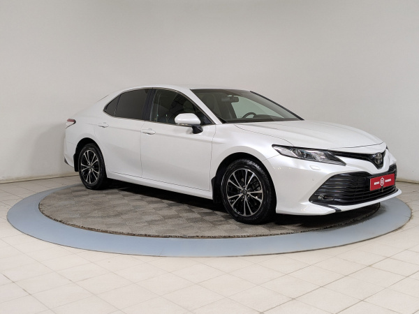 Toyota Camry 2020 Белый