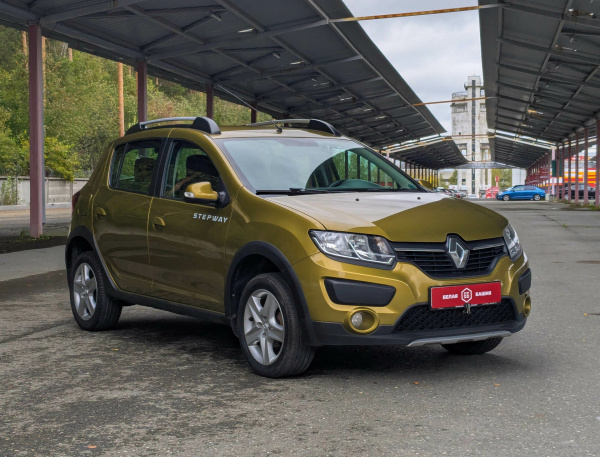 Renault Sandero 2017 Зеленый
