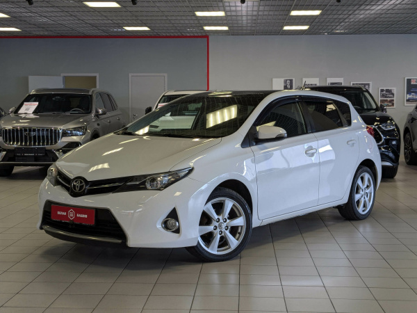 Toyota Auris 2013 Белый