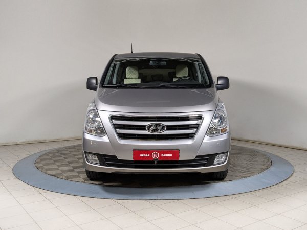 Hyundai H-1 2014 Серебряный