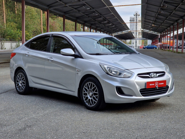 Hyundai Solaris 2013 Серебряный