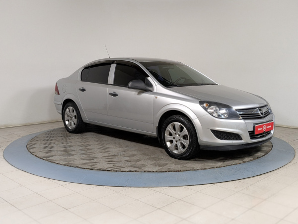 Opel Astra 2011 Серый