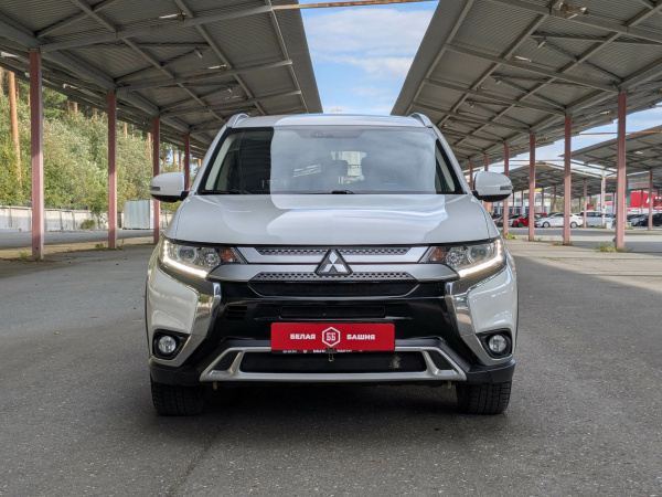 Mitsubishi Outlander 2019 Белый