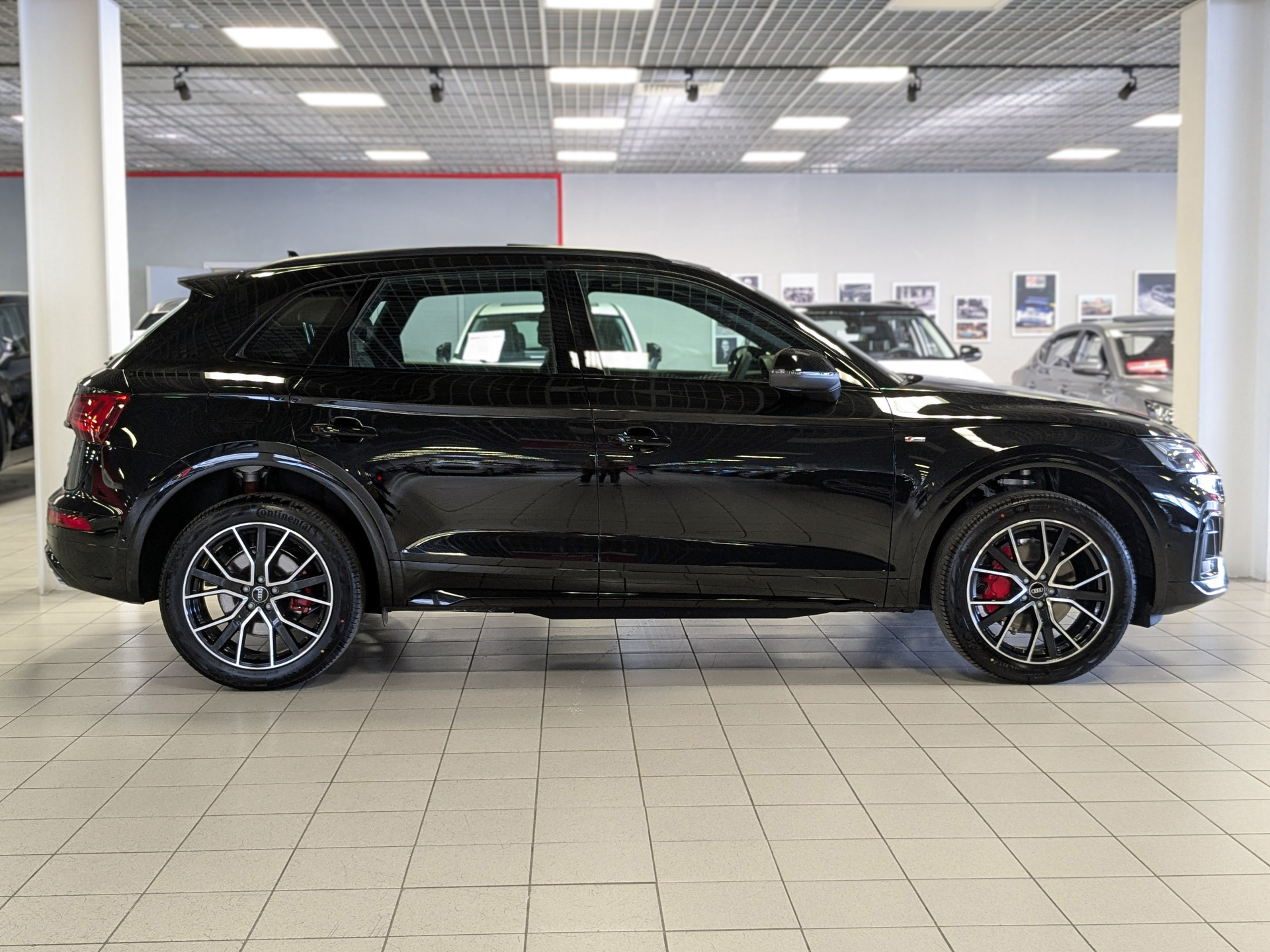 Audi Q5 L 2025 черный