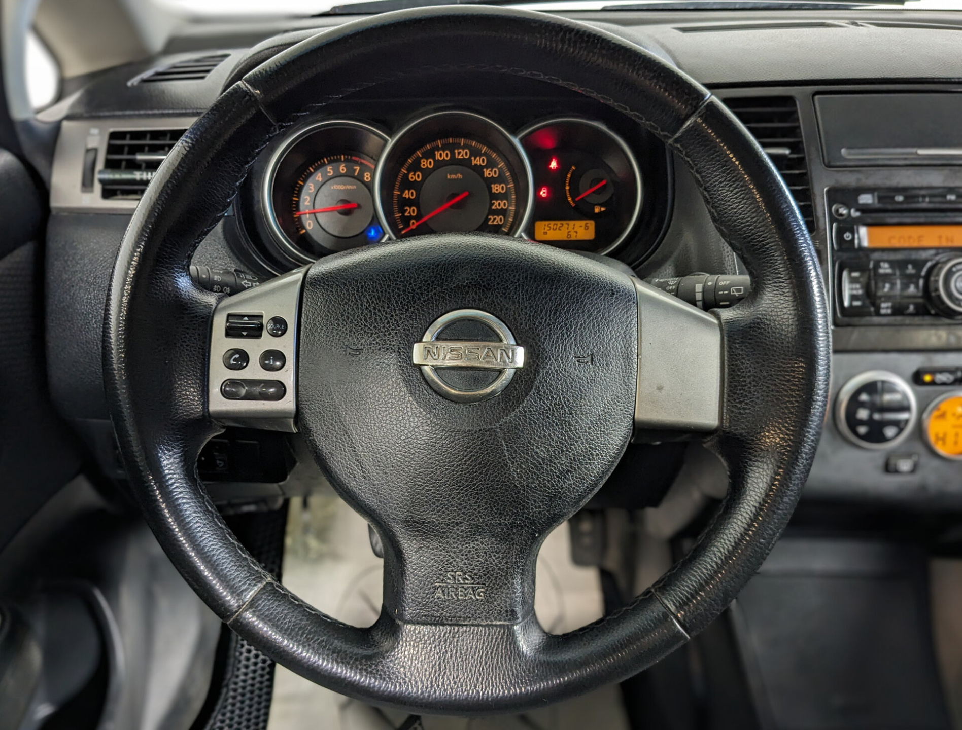 Nissan Tiida 2007 Серебряный