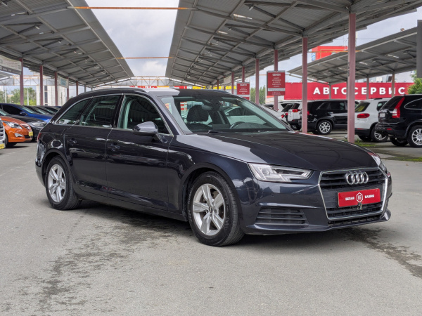 Audi A4 2018 Черный