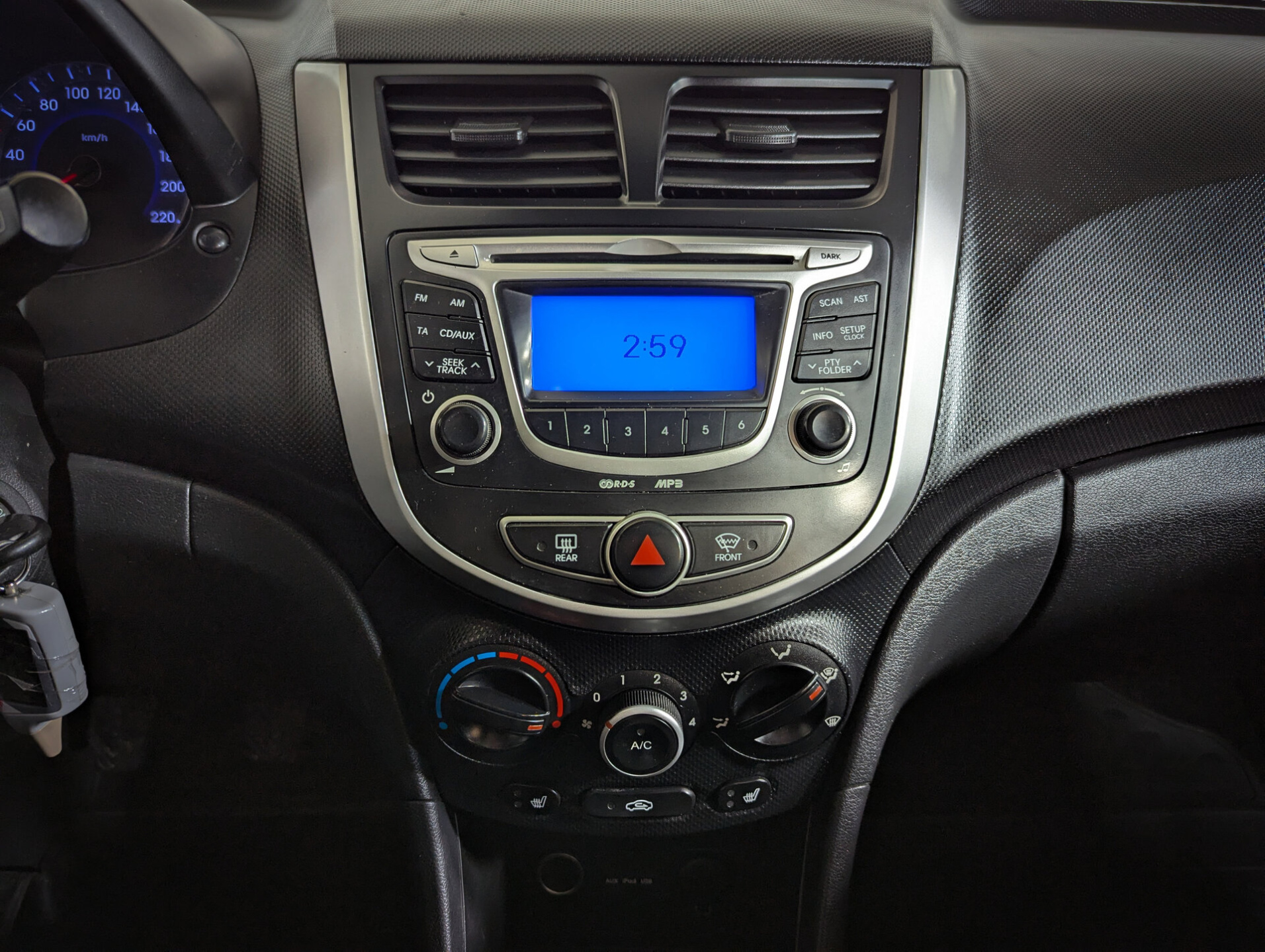 Hyundai Solaris 2011 Бежевый