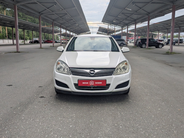 Opel Astra 2011 Белый
