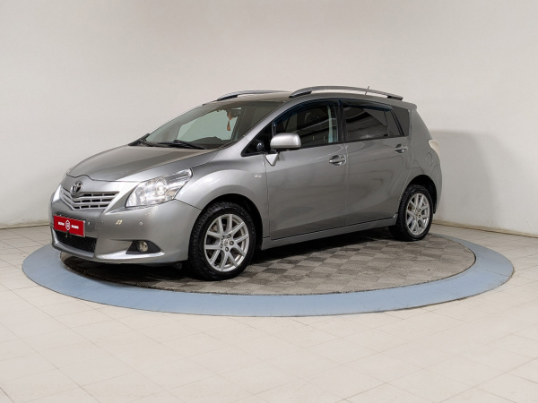 Toyota Verso 2010 Серый