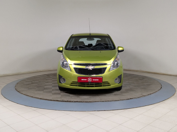 Chevrolet Spark 2011 Зеленый