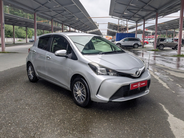 Toyota Vitz 2014 Серый