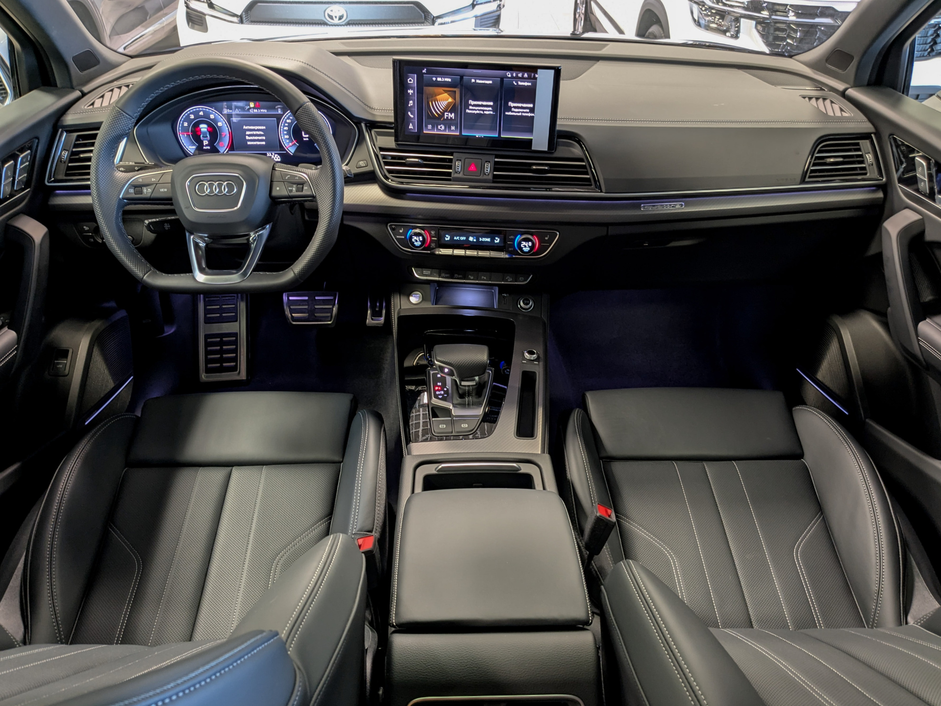 Audi Q5 L 2025 черный