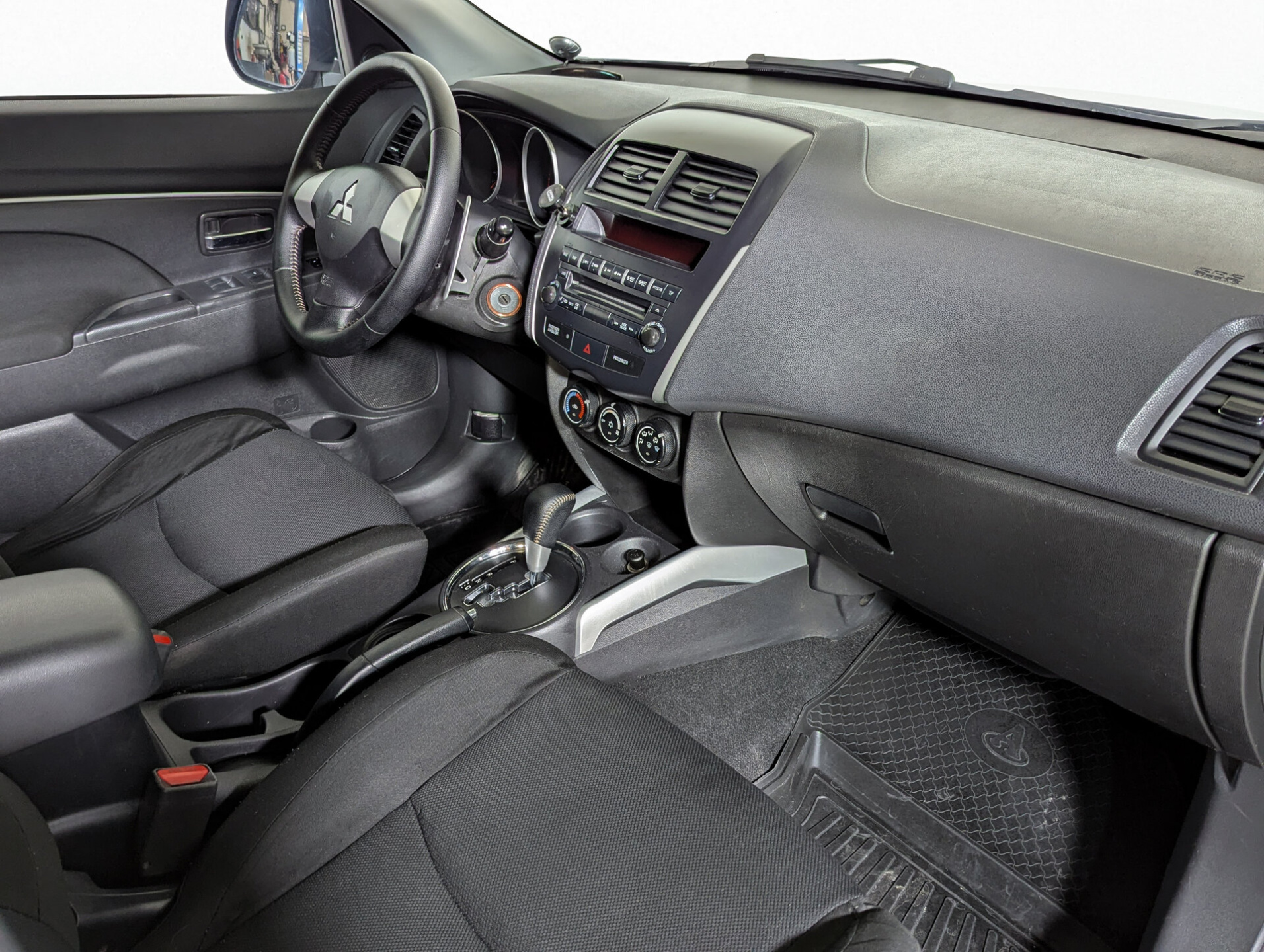 Mitsubishi ASX 2012 Серебряный