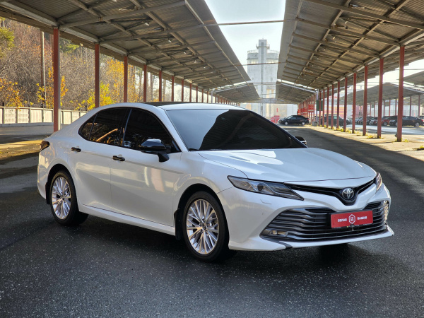 Toyota Camry 2019 Белый