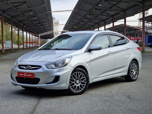 Hyundai Solaris 2013 Серебряный