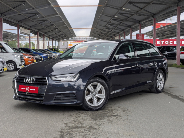 Audi A4 2018 Черный