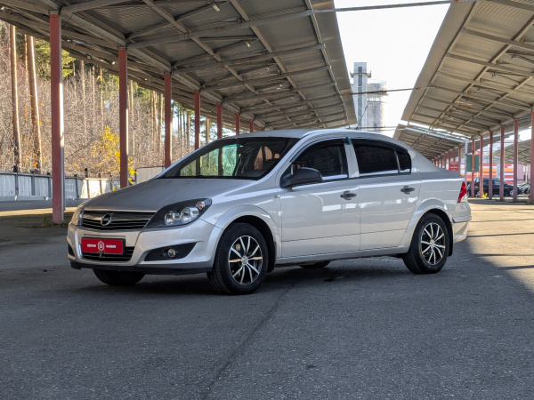 Opel Astra 2010 Серебряный