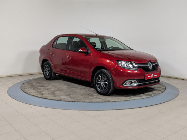 Renault Logan 2015 Красный