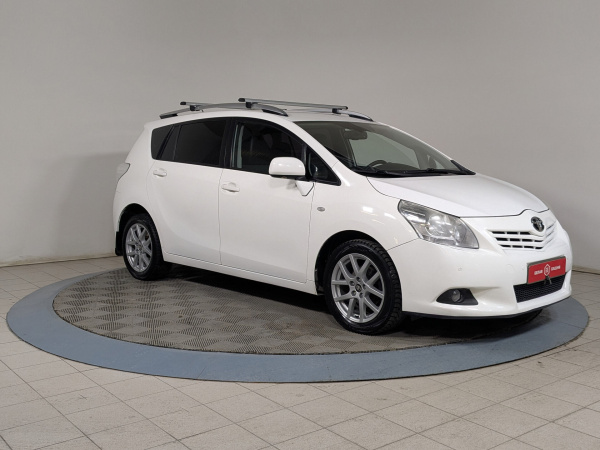 Toyota Verso 2011 Белый