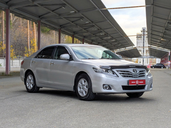 Toyota Camry 2009 Серебряный