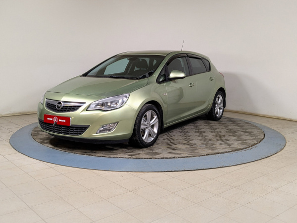 Opel Astra 2010 Зеленый