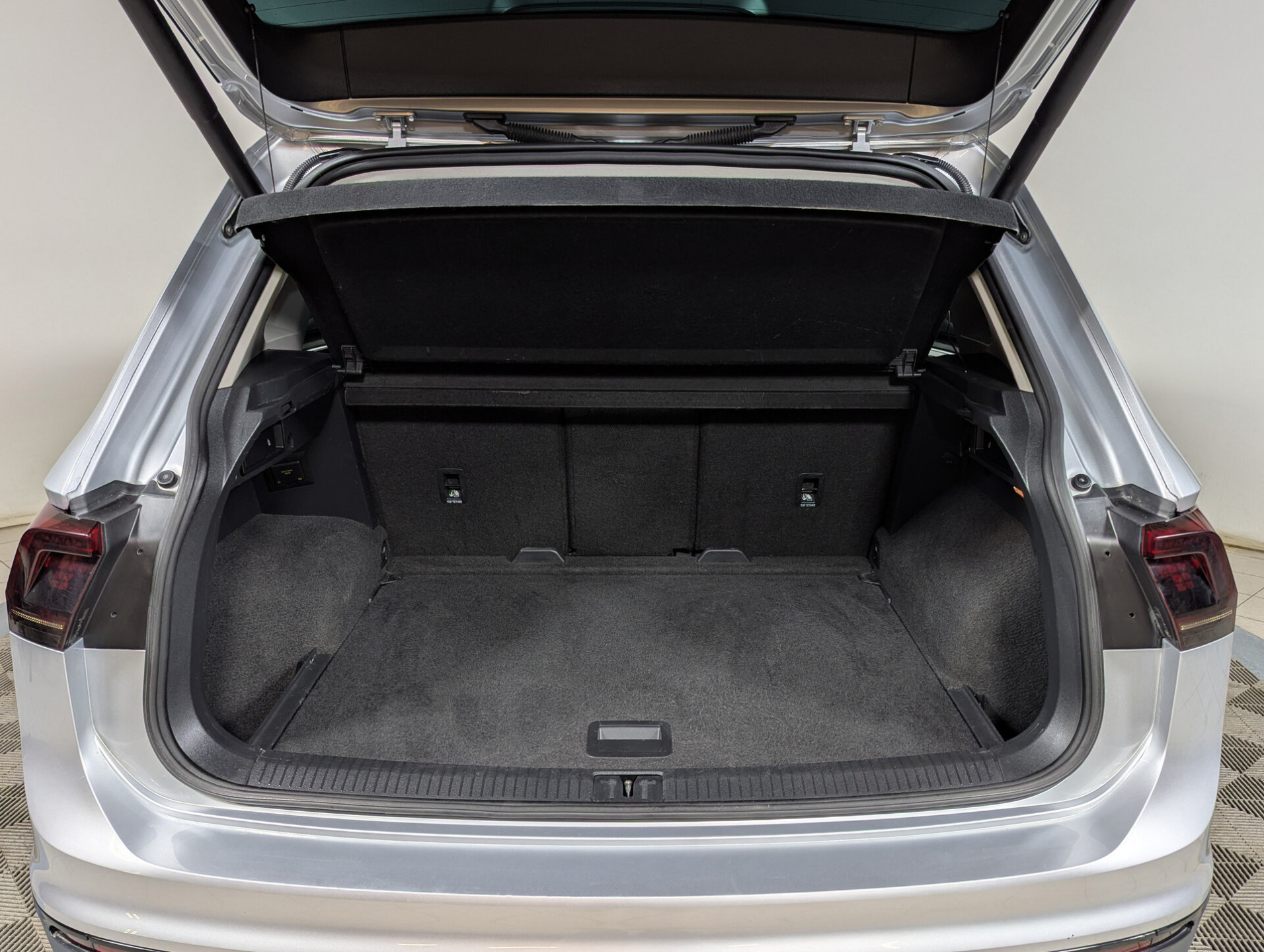 Volkswagen Tiguan 2017 Серебряный