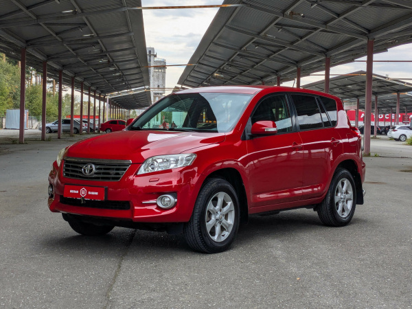 Toyota RAV4 2010 Красный