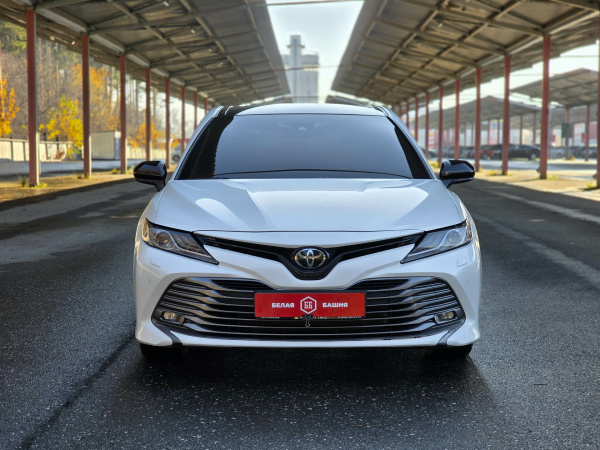 Toyota Camry 2019 Белый