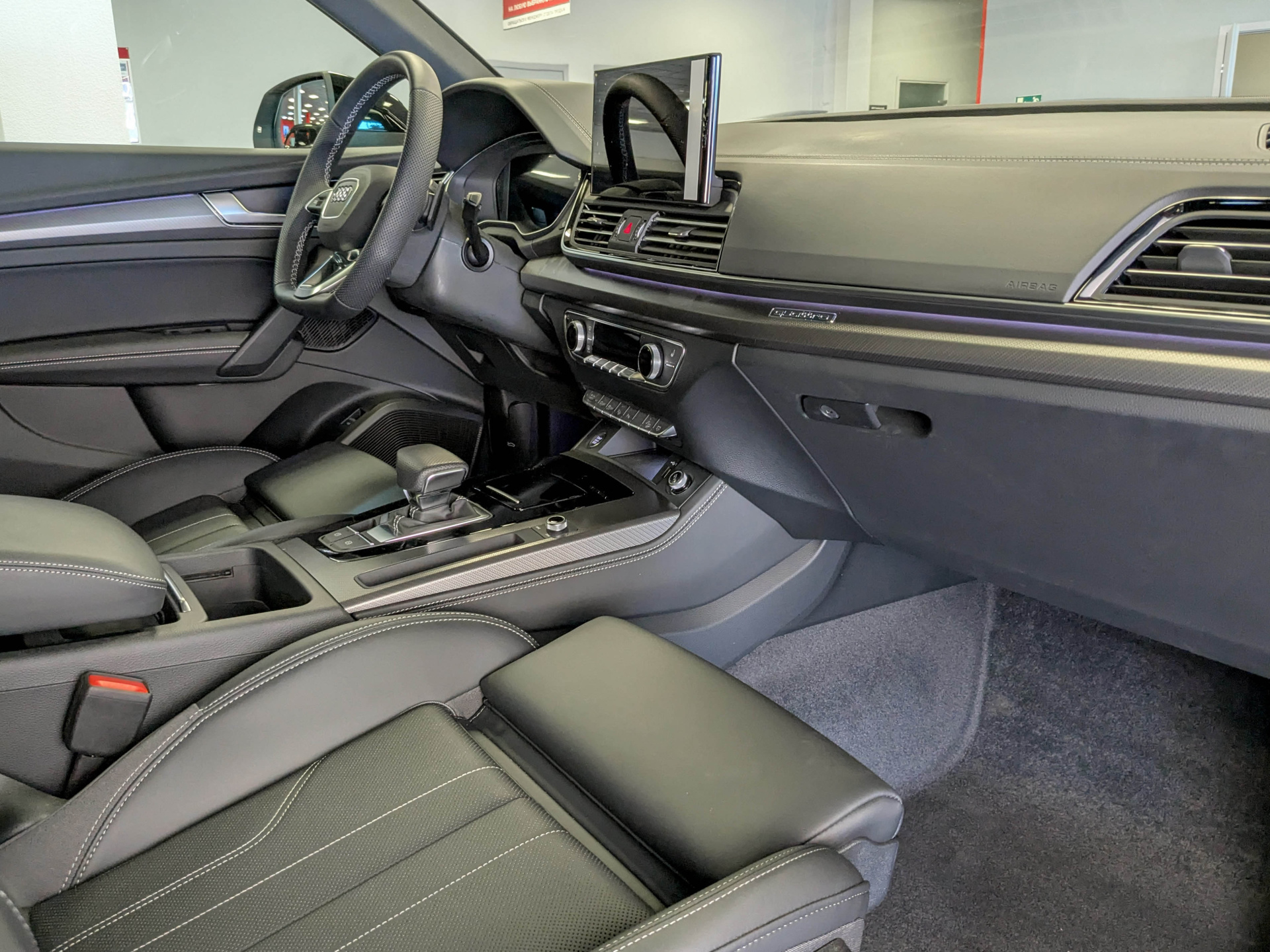 Audi Q5 L 2026 черный