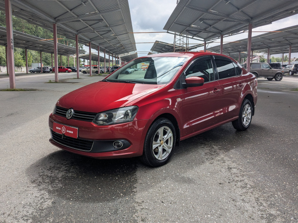 Volkswagen Polo 2010 Красный
