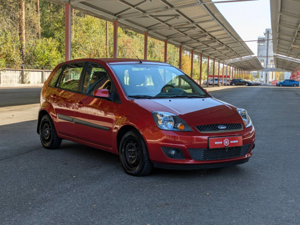 Ford Fiesta 2008 Красный