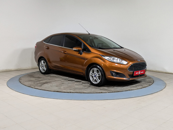 Ford Fiesta 2015 Коричневый