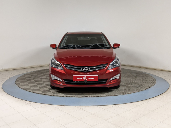 Hyundai Solaris 2015 Красный
