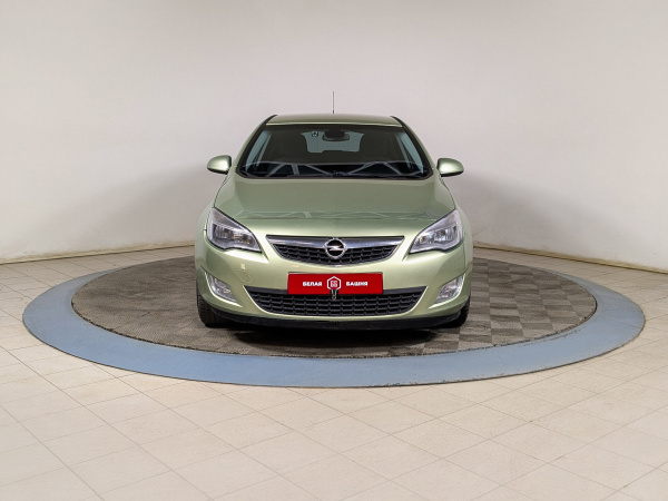 Opel Astra 2010 Зеленый