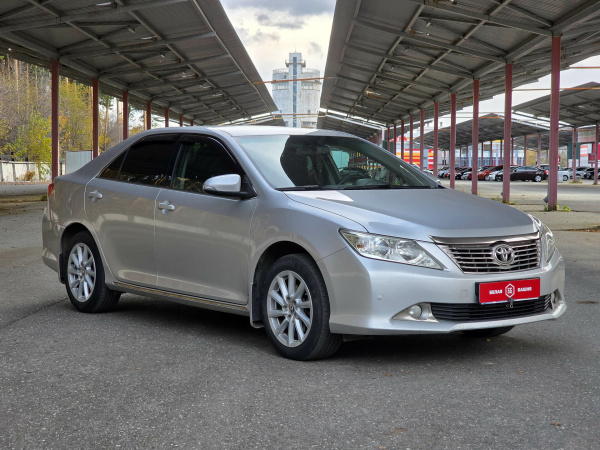 Toyota Camry 2013 Серебряный