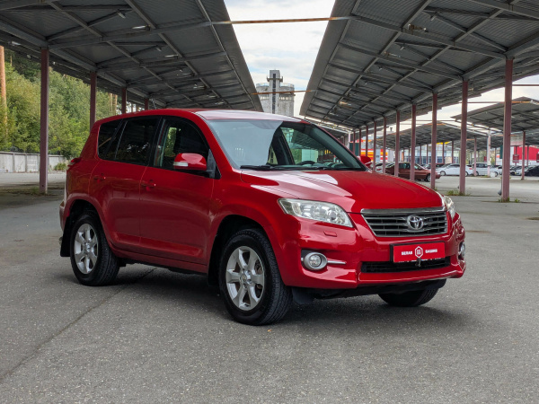 Toyota RAV4 2010 Красный