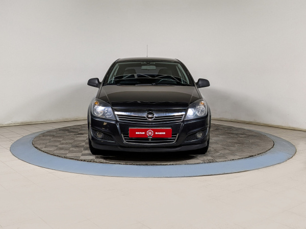 Opel Astra 2011 Черный