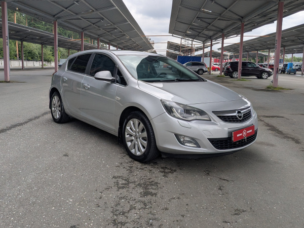 Opel Astra 2010 Серый