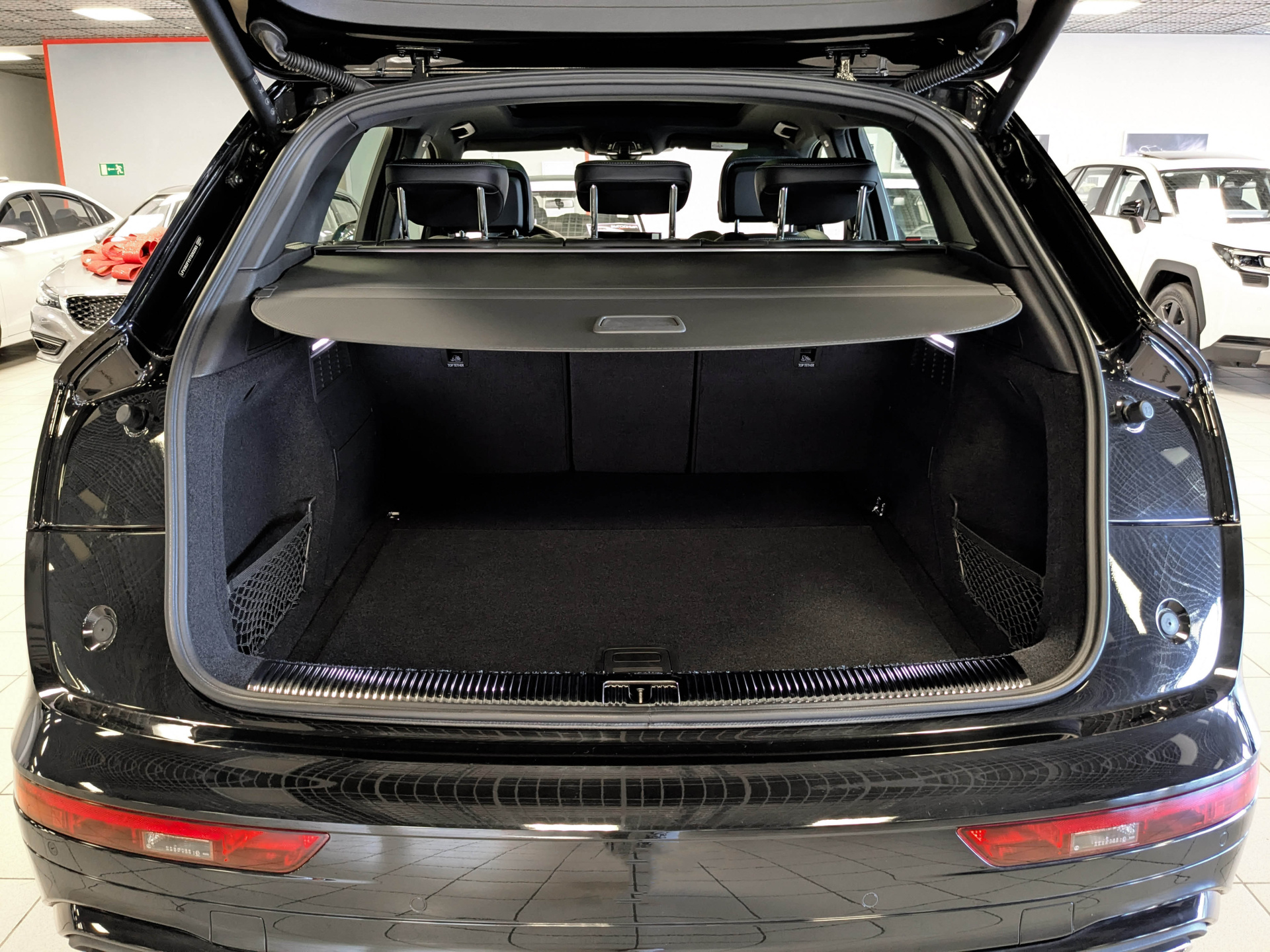 Audi Q5 L 2026 черный