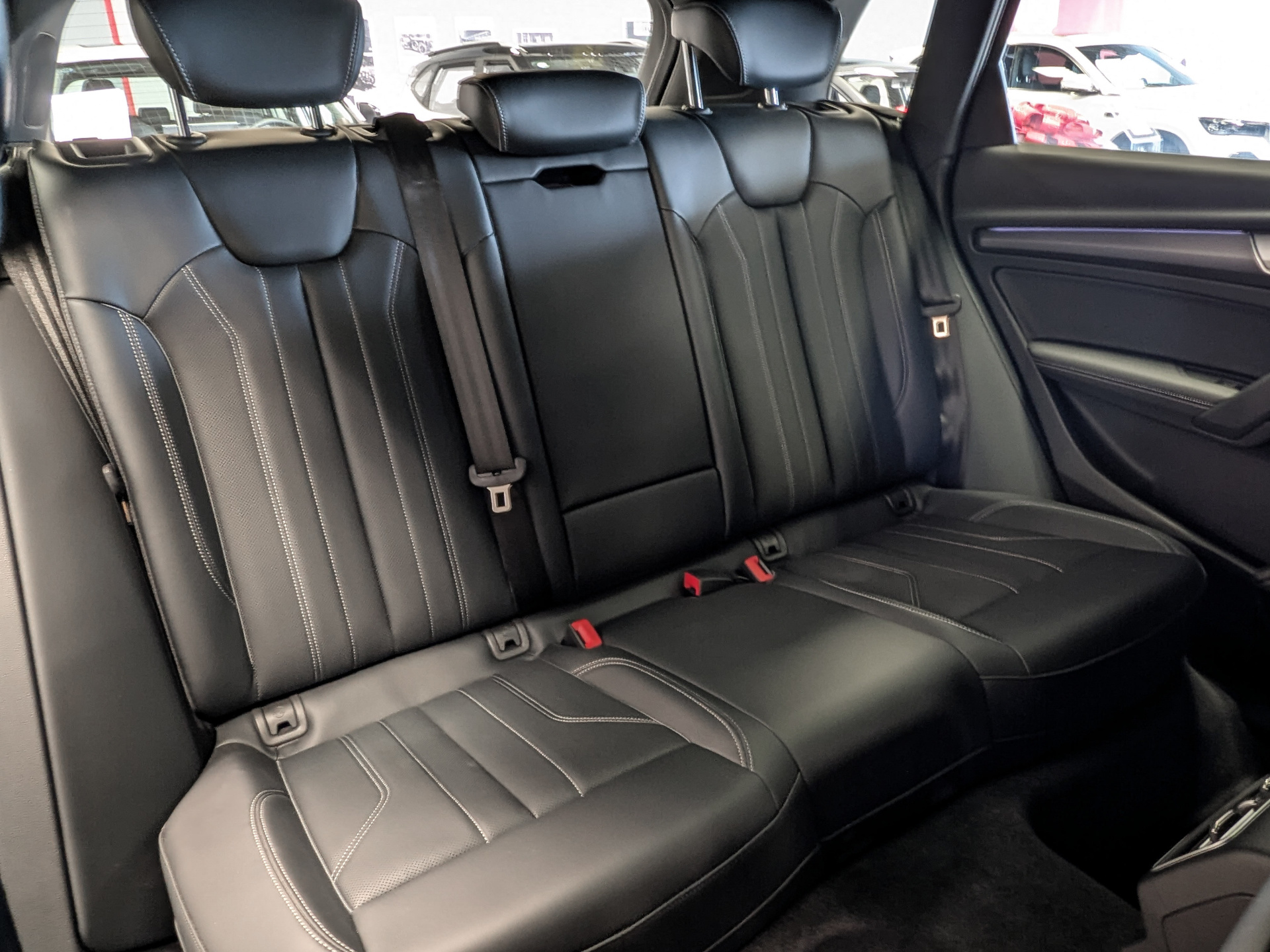 Audi Q5 L 2025 черный